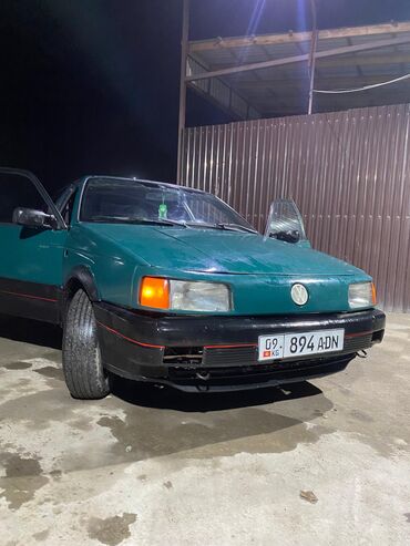 Volkswagen: Volkswagen Passat: 1988 г., 1.8 л, Механика, Бензин, Седан