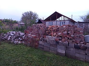 жженый кирпич цена в бишкеке: Продаю жжёные б/у кирпичи на фото видно, находится в селе Манас, цена — 4
