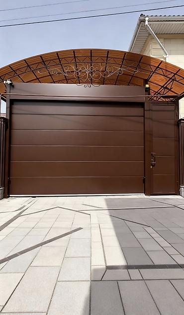 Секционные ворота: Автоматические, Alutech, Для гаража, Для частного дома, Для контейнера, Бронированные, В рассрочку, Новый, Бесплатная установка — 17