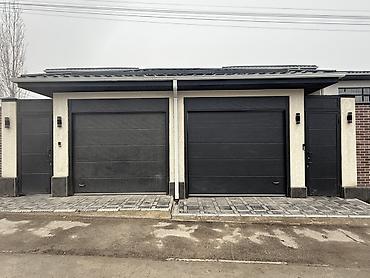 Секционные ворота: Секционные гаражные ворота из сэндвич‑панелей - Тип — 5