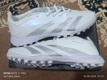 футболни форма: Сороконожки: Adidas Predator Состояние: Новое Размер: 41 Цвет: Белый