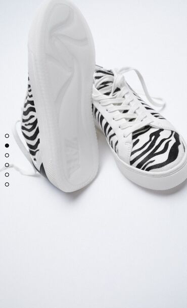 Patike 100% koza 100 % krzno Brend Zara Velicina 36 Zebrast model