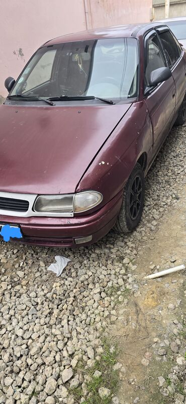 Opel: Opel Astra: 1.6 l | 1993 il Sedan — 4