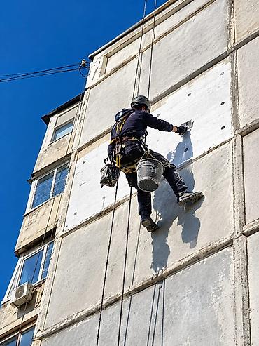 для мойки окон: Промышленные альпинисты — высотные работы под ключ Услуги: - Мойка — 3