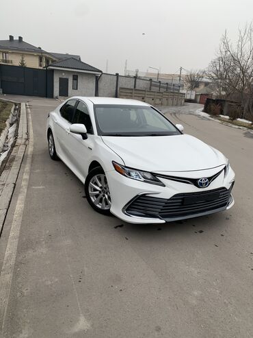 Toyota: Toyota Camry: 2021 г., 2.5 л, Типтроник, Гибрид, Седан