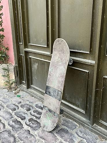 Skateboard – tam komplekt - Lövhə: Tam ölçülü, iki tərəfli konkav