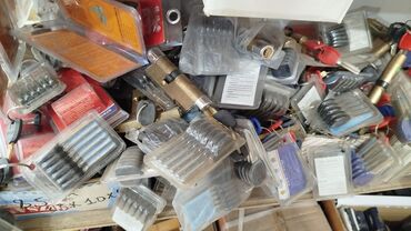plastik qapl: Məhsul: Qapı silindr mexanizmləri və açar dəstləri Təsvir: - Müxtəlif