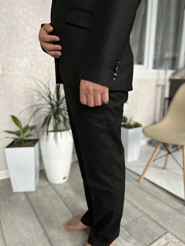 Костюмы: Продается костюм(пиджак+брюки)носили мало,размер 48,производство — 4