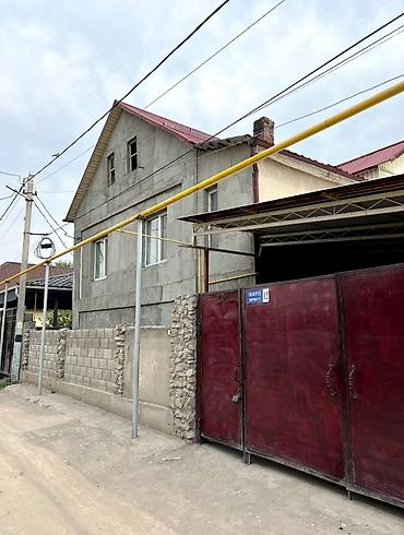 Продажа коттеджей и домов: Продаётся 2-этажный кирпичный дом 📍 г. Бишкек, жилмассив Бакай-Ата — 9