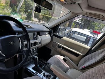 руль для лады: Салон автомобиля Range Rover, выполненный в светлых тонах. Отделка