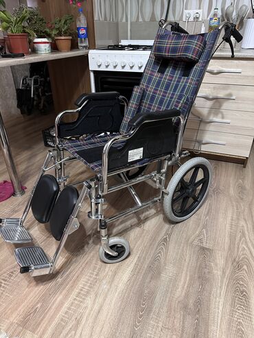 инвалид: Продаётся инвалидная коляска 
Состояние отличное !