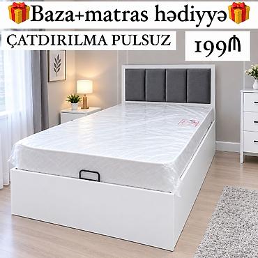 Ağ rəngli yığma çarpayı bazası və hündür yumşaq başlıqla. Komplektə
