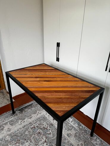 Другое оборудование для бизнеса: Стол на 110*65 см Сделан из качественных материалов В наличии 🔥 Цена