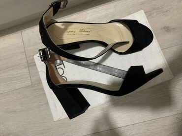 белые туфли: Турция. 1500 сом
