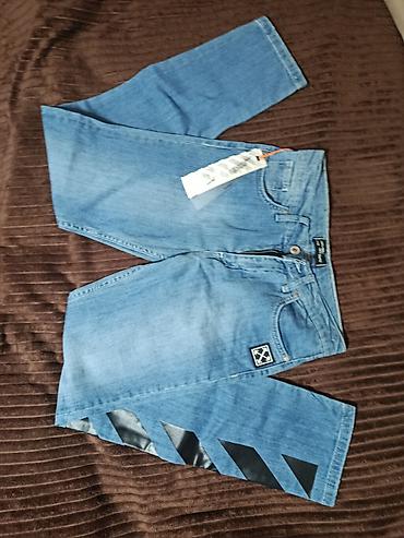 ag cins: Off-White üslublu mavi cins şalvar - Model: Klassik düz kəsim denim — 2