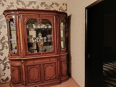 mətbəx stol stul islenmis: Klassik üslubda böyük vitrin-bufet - Material: təbii ağac (masif) və — 1