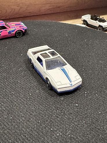 hot wheels oyuncaq dəsti: Hot Wheels maşinlari almag istezez WhatsAppa yazin — 2