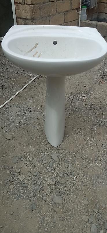 qefes type 1: Ağ keramika ayaqlı hamam çanağı (lavabo) dəsti. - Komplekt: üst — 2