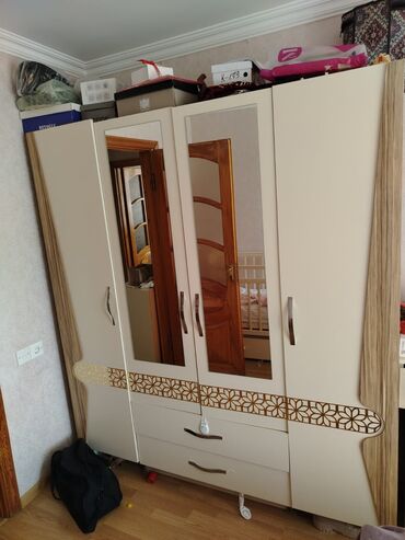 İşlənmiş, Açılan, 4 qapılı Düz dolab, Şifonyer