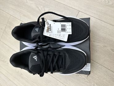 Кроссовки и спортивная обувь: Adidas оригинал но эконом версия 38 на наш размер заказала размер не