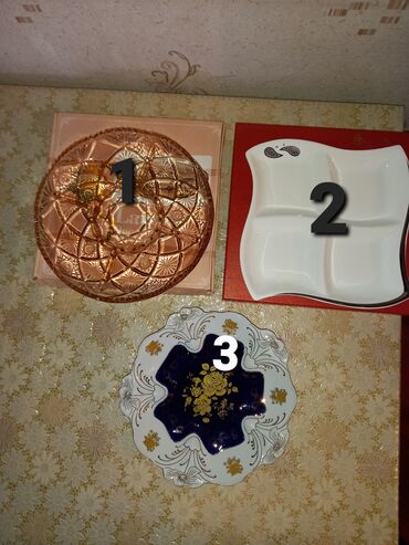 Digər dəstlər və servizlər: 1) Çərəz qabı. Çəhrayı rəng qabın dizaynına xüsusi və qeyri-adi — 1