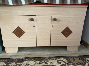каракол мебель: Сандык и шкафчик в идеальном состоянии! Никаких царапин и дефектов !!!
