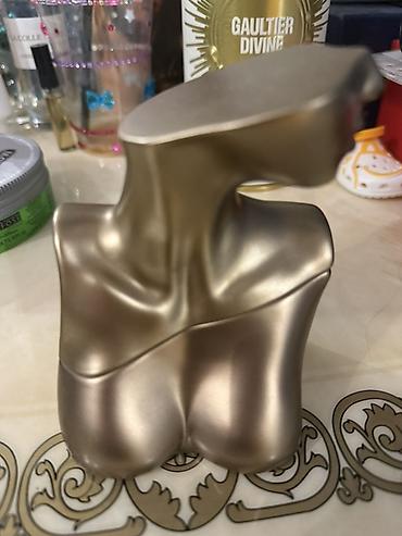 bil: Məhsul: “Eilish” Eau de Parfum – Billie Eilish imzalı ətir Təsvir: - — 1