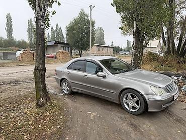 Продажа авто: Mercedes-Benz C-Class: 2004 г., Бензин, Седан — 5