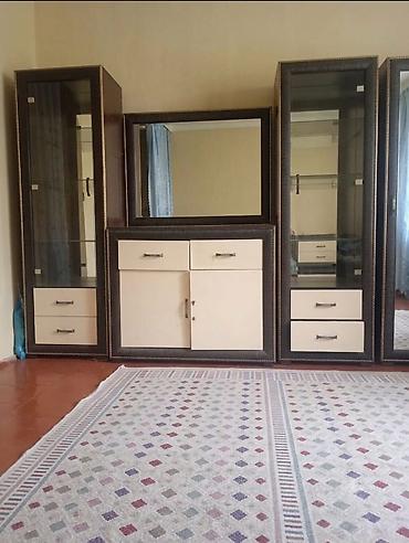 komodlar: Qonaq otağı üçün vitrin-komod dəsti - Tərkibi: 2 ədəd şüşəli vitrin — 1