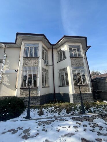 Үйлөрдү узак мөөнөткө ижарага берүү: 400 кв. м, 7 бөлмө, Жылытылган, Жылуу пол, Брондолгон эшиктер