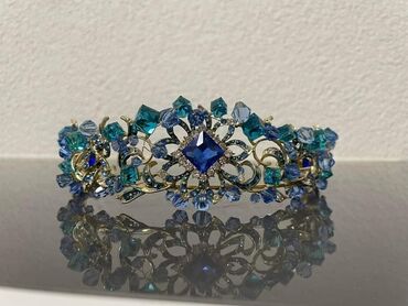 Aksesoari za kosu: Krune 
Cena 1400din — 9