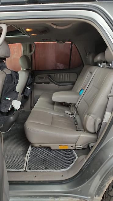 семиместный внедорожник: Toyota Sequoia: 2005 г., 4.7 л, Автомат, Бензин, Внедорожник — 3