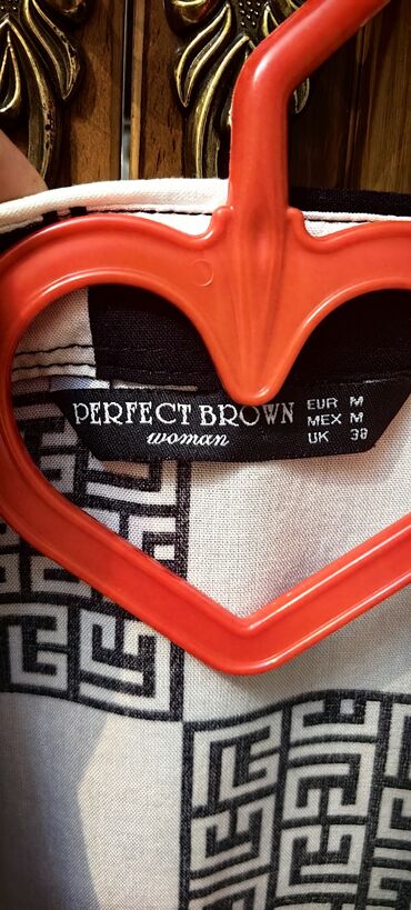 Köynək və bluzalar: Brend: Perfect Brown (Woman) Bədən ölçüsü: EUR M / MEX M / UK 38 — 10