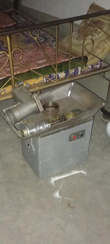 Продаю б/у мясорубку МИМ-300 в хорошем состоянии.Работает от сети