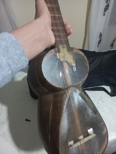 Tar: Tar – 9 simli, klassik Azərbaycan tarı - Korpus: ənənəvi iki gövdəli — 2