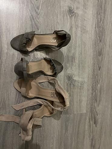 zamşa çəkmələr: 2cut 40 razmer dikdaban yeni kimidirler.
2si 30 azn — 2