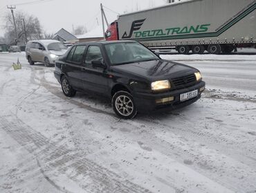 Volkswagen: Volkswagen Vento: 1993 г., 1.8 л, Механика, Бензин, Седан