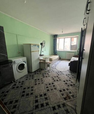срочно продаётся 1 комнатная квартира в районе ошского рынка: 1 бөлмө, 19 кв. м, Жатакана жана мейманкана түрүндө, 4 кабат, Косметикалык ремонт