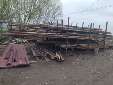 Металлопрокат: круглые трубы: Продаю б/у СССР трубы длина от 2 метра до 7 метров цена 55 сом за 1 кг — 4