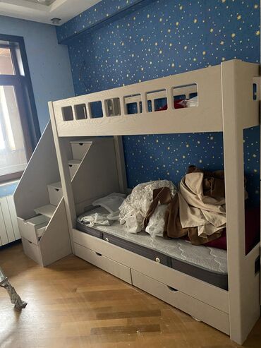 ortopedik dosekler: İki mertebe kravat .400azn. matras ortapedikdi. ela veziyyetde
