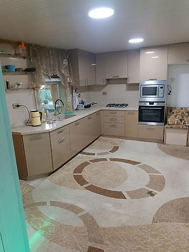 Продажа коттеджей и домов: Продаю дом в районе киркомстром. По номеру телефона доступен только — 15