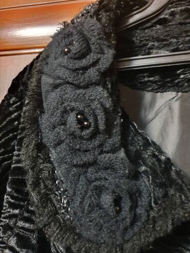 Шубы: Продаем новую полушубку из каракуля . Проиводство Южная Корея. Размер — 19