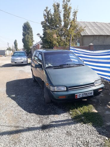 Nissan: Nissan Prairie: 1994 г., 2.4 л, Механика, Бензин, Минивэн