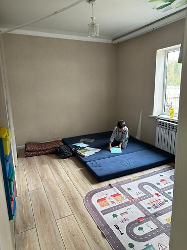 уланит: 🔥 СРОЧНО ПРОДАЁТСЯ УЧАСТОК! 📍 Район Ак-Бата 🏡 Участок — 6 соток 🏠 Дом — 10