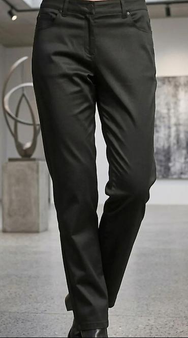 Pantalone: Elegantne crne pantalone ravnog kroja - Klasičan dizajn sa pet — 1