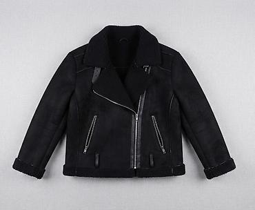 kisi deri kurtkalar: Qara kişi gödəkçəsi – shearling üslubunda, motosiklet (biker) kəsimi — 1
