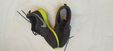 Кроссовки и спортивная обувь: Супер легкие кроссовки оригинал 41 размер б/у в хорошем состоянии 1100
