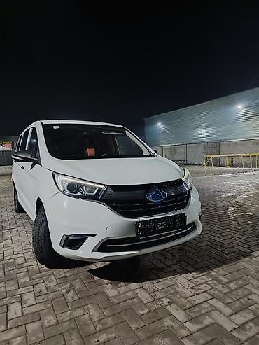 LDV: LDV : 2021 г., Электромобиль, Минивэн — 3