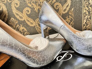 Туфли: Срочно! Женские нарядные туфли серебристого цвета, размер 36. Новые — 2