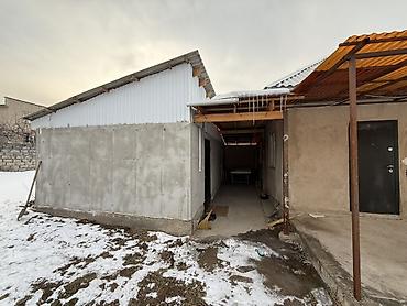 Продажа коттеджей и домов: Продаётся дом с двором и хозяйственными постройками. - Отдельно — 4